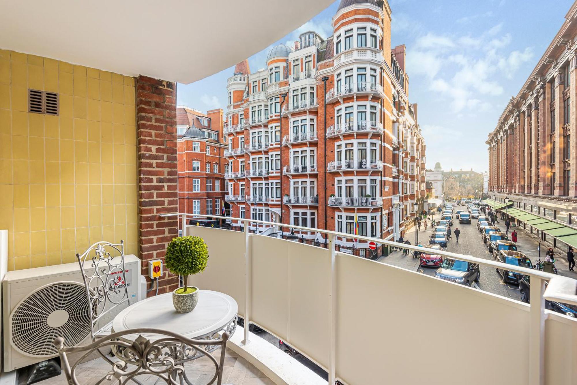 Apartment Luxury Living In Knightsbridge Private Balcony View Of Harrods, 2Br2Ba With Ac London